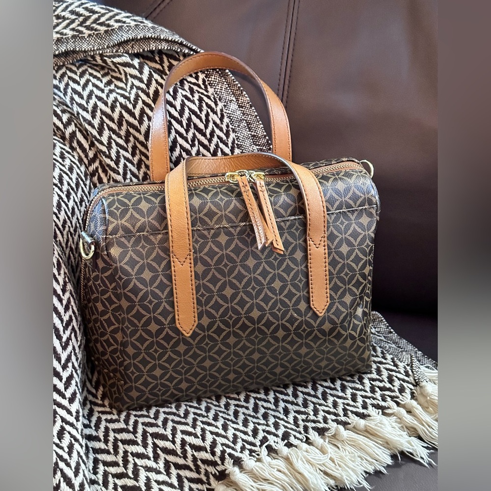 🥳HP LUXE Sydney Signature Satchel Dark Brown Print Leather Duffle Bag by Fossil